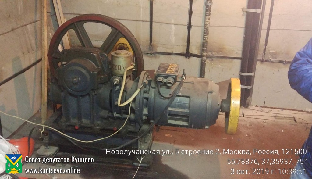Комиссия по приемке грузовых лифтов в доме по Новолучанской, 5. Если кратко - опять застряли! 1