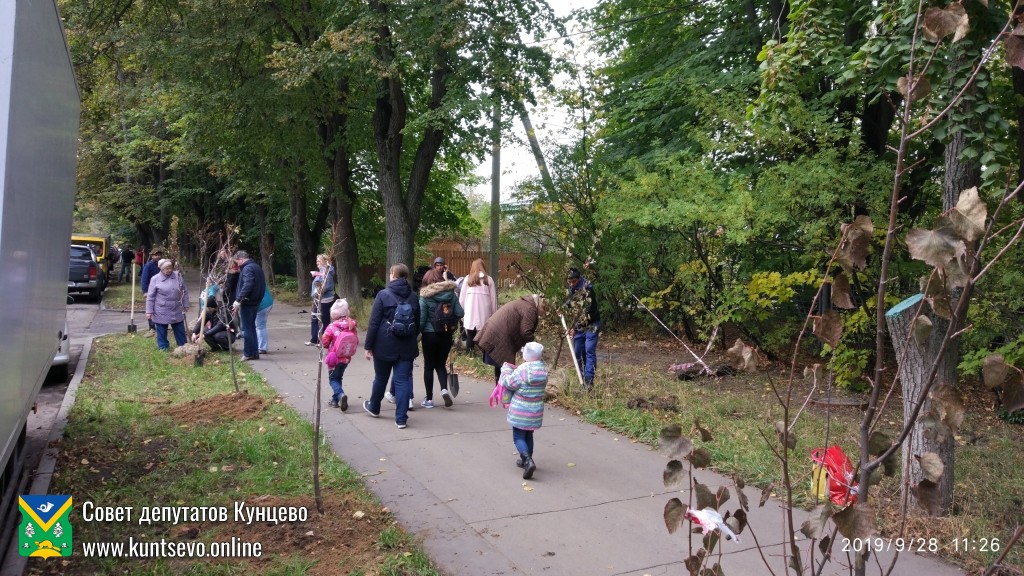 Депутаты организовали и приняли участие в субботнике в Рублёво 4 Депутаты организовали и приняли участие в субботнике в Рублёво 4