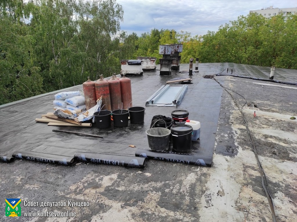 Провели проверку работ по капитальному ремонту на Новорублевской 13 12